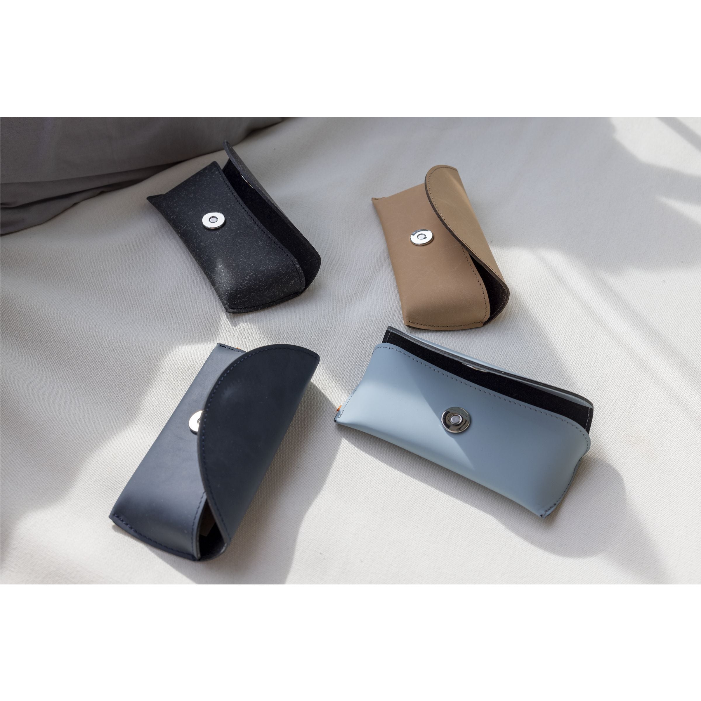 Recycled Leather Sunglasses Pouch  Brillen-Etui - Hellblau - Galerieansicht 9